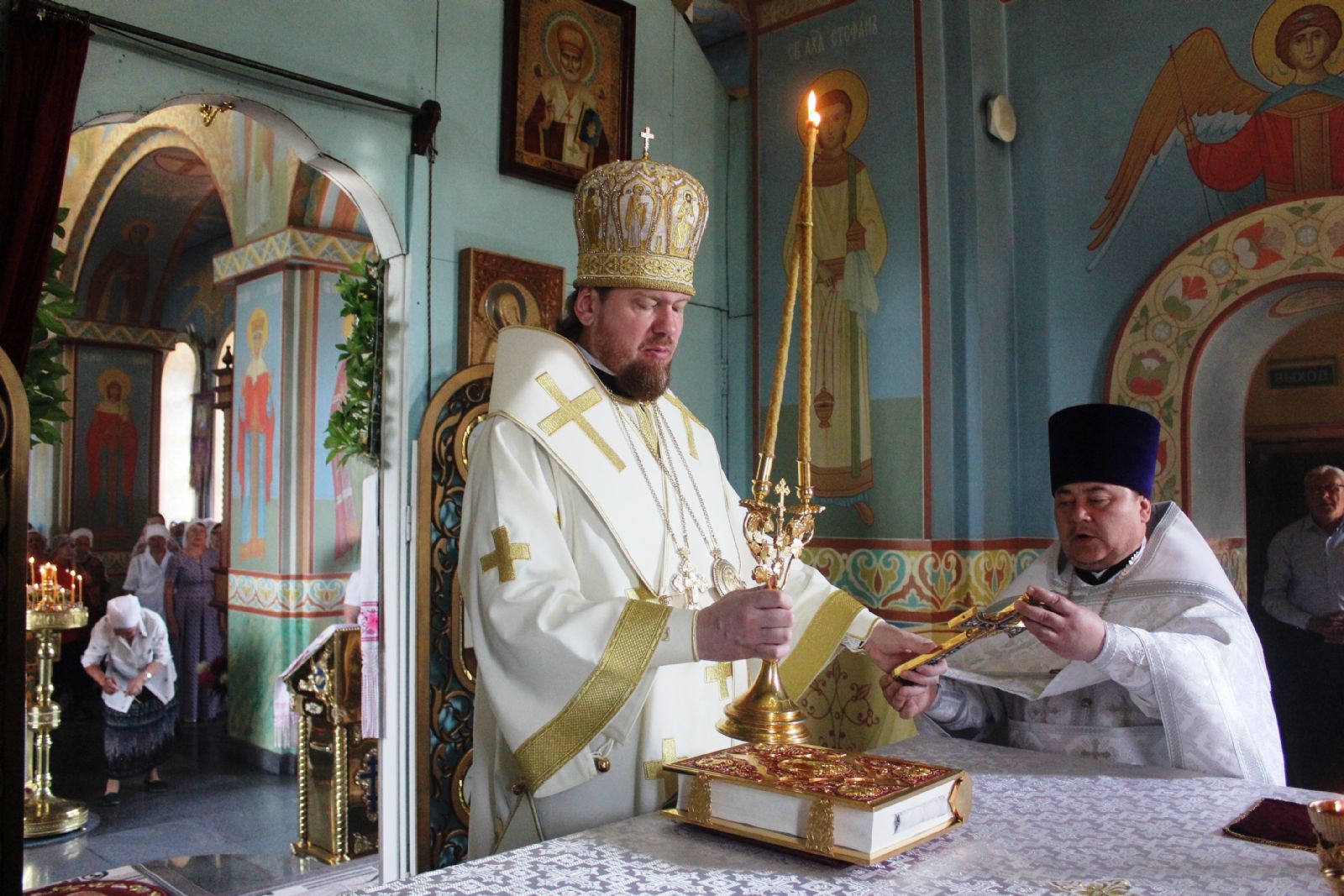 Глава Приморской митрополии возглавил Божественную литургию в Вознесенском храме