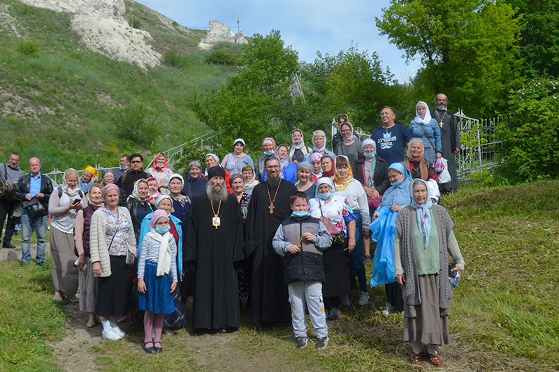 Свято-Успенский Дивногорский мужской монастырь посетили паломнические группы из Московской и Калининградской областей, а также Приморского края