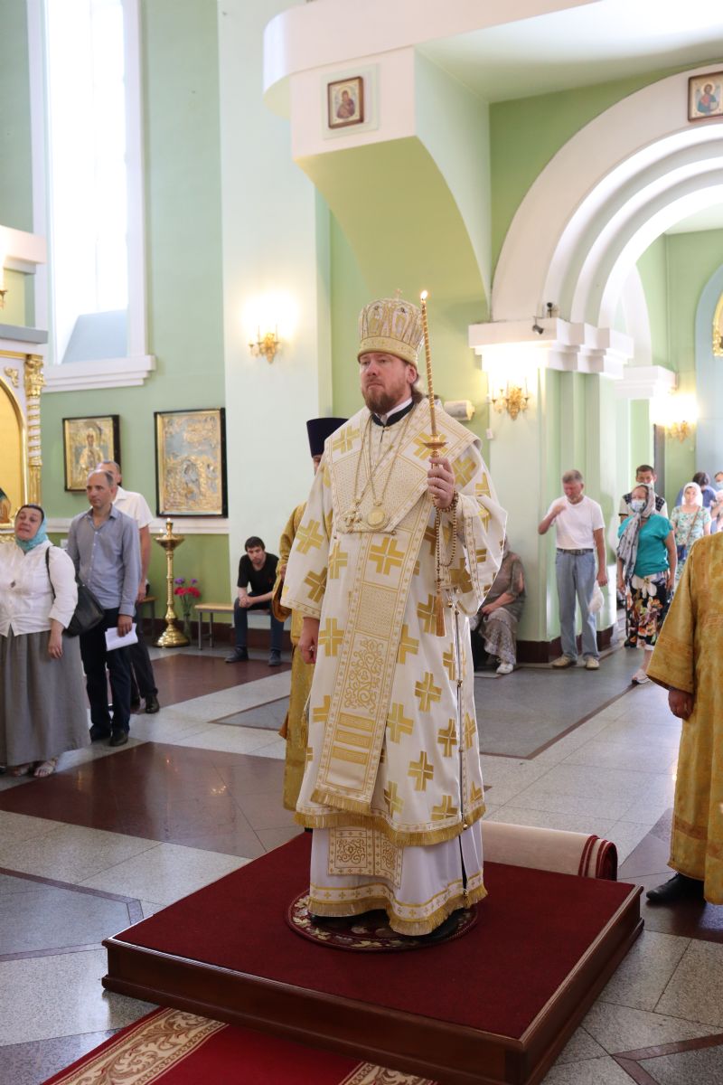 В канун дня памяти преподобного Серафима Саровского митрополит Владимир совершил всенощное бдение
