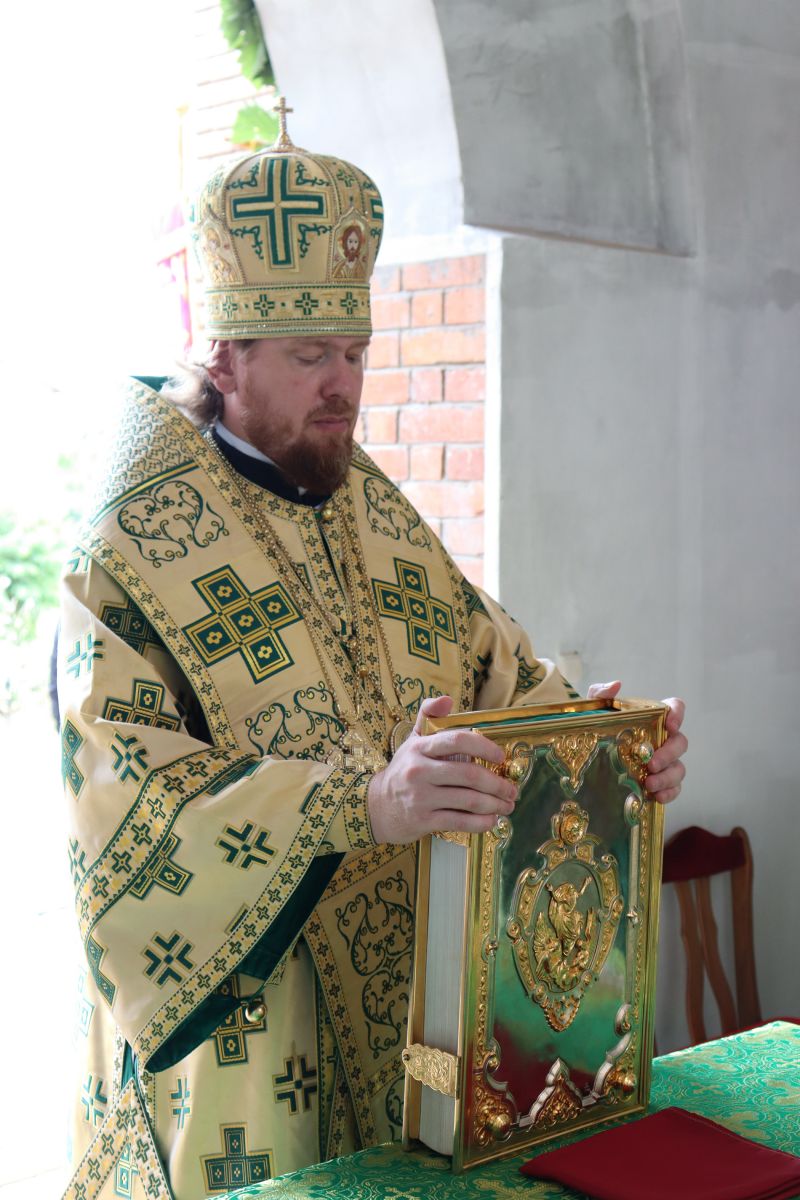 В день памяти преподобного Серафима Саровского митрополит Владимир возглавил Божественную литургию в Свято-Серафимовском монастыре