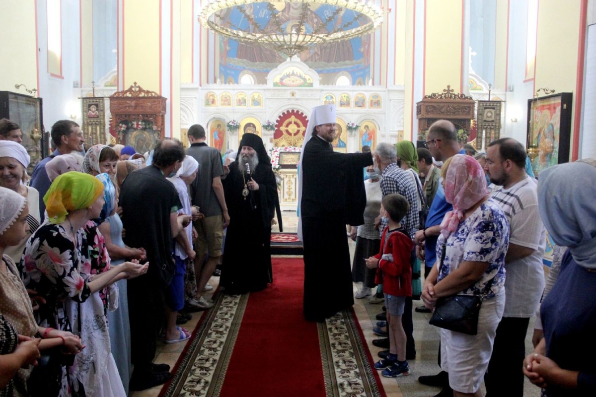 Сонм архиереев совершили Литургию в Казанском соборе города Находка (+ Фото)