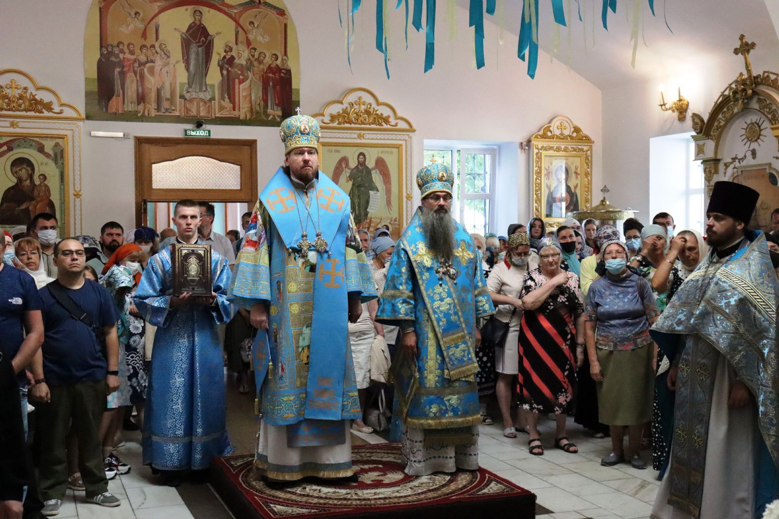 В праздник Успения Пресвятой Богородицы глава Приморской митрополии совершил литургию в Успенском храме