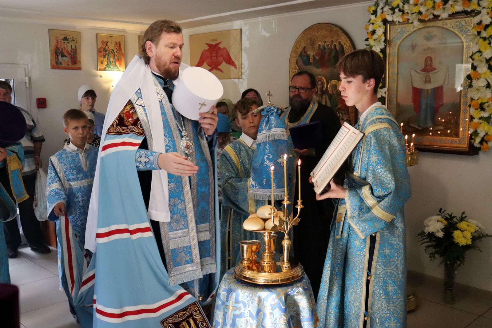 Митрополит Владимир совершил всенощное бдение в храме Порт-Артурской иконы Божией Матери в канун престольного праздника