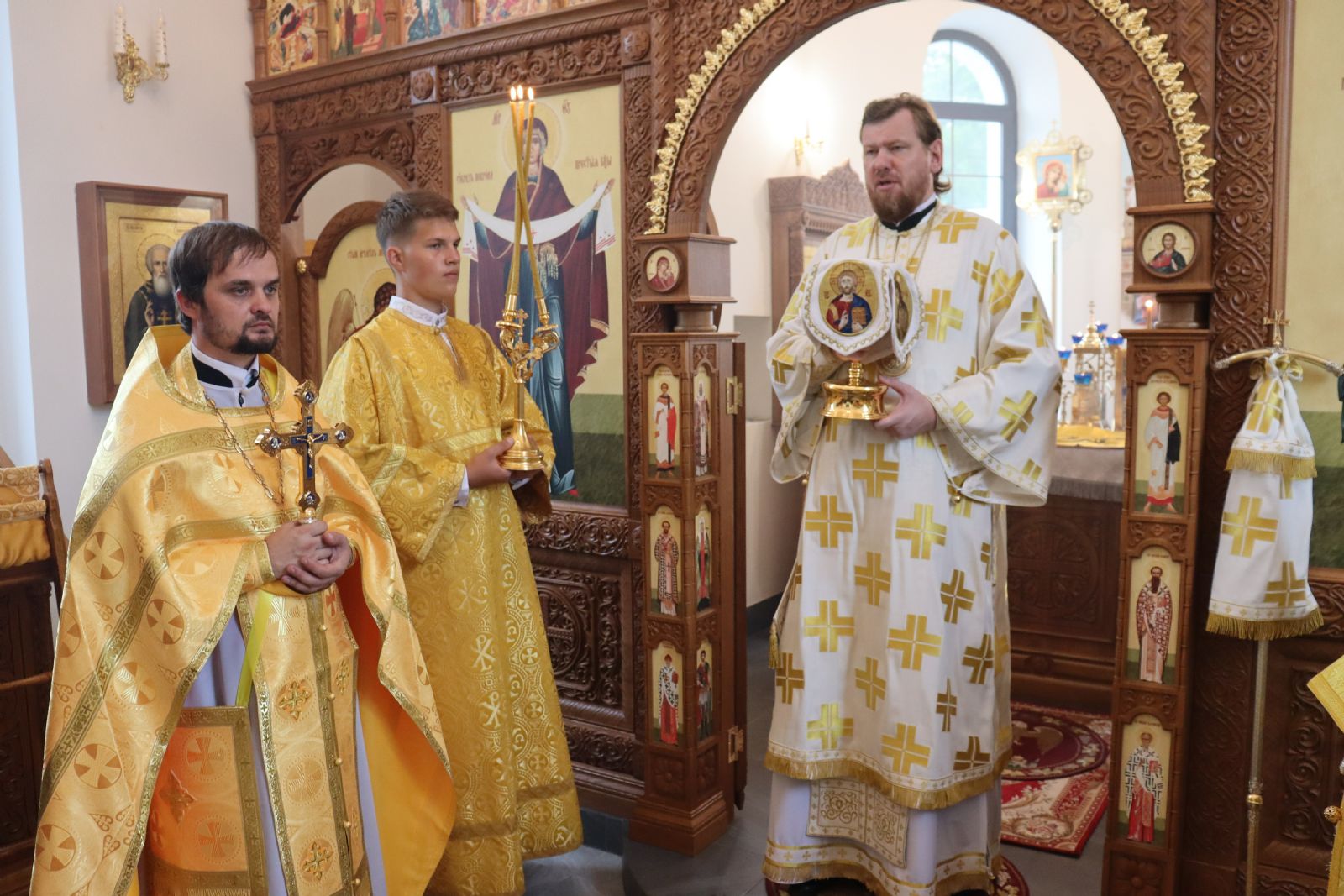 Митрополит Владимир совершил чин великого освящения храма святого пророка Божия Илии