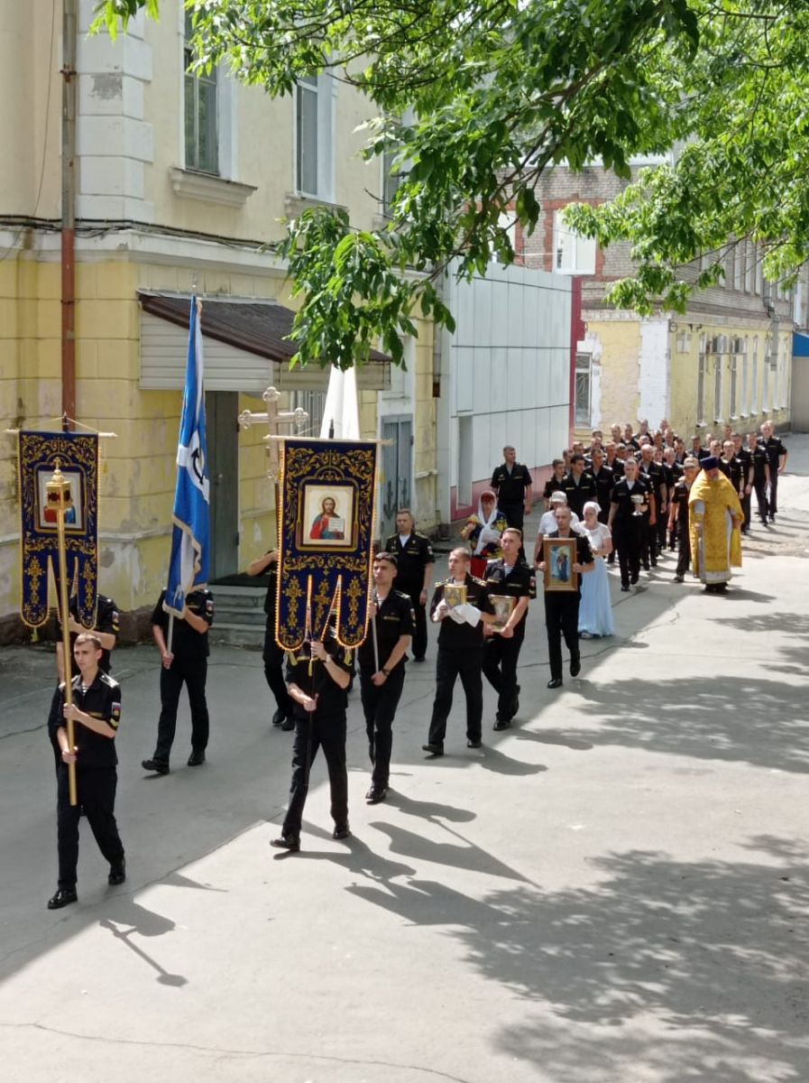 В день памяти святого воина Феодора Ушакова в ТОВВМУ были отслужены литургия и крестный ход
