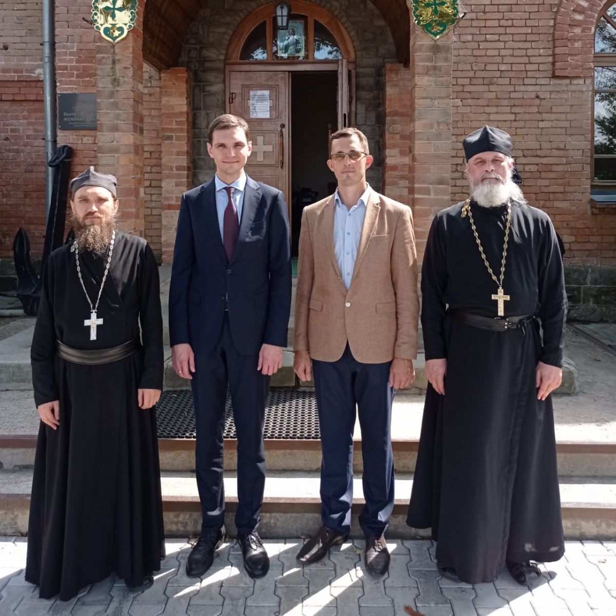 Свято-Серафимовский мужской монастырь посетил исполняющий обязанности ректора ДВФУ Алексей Сергеевич Кошель.