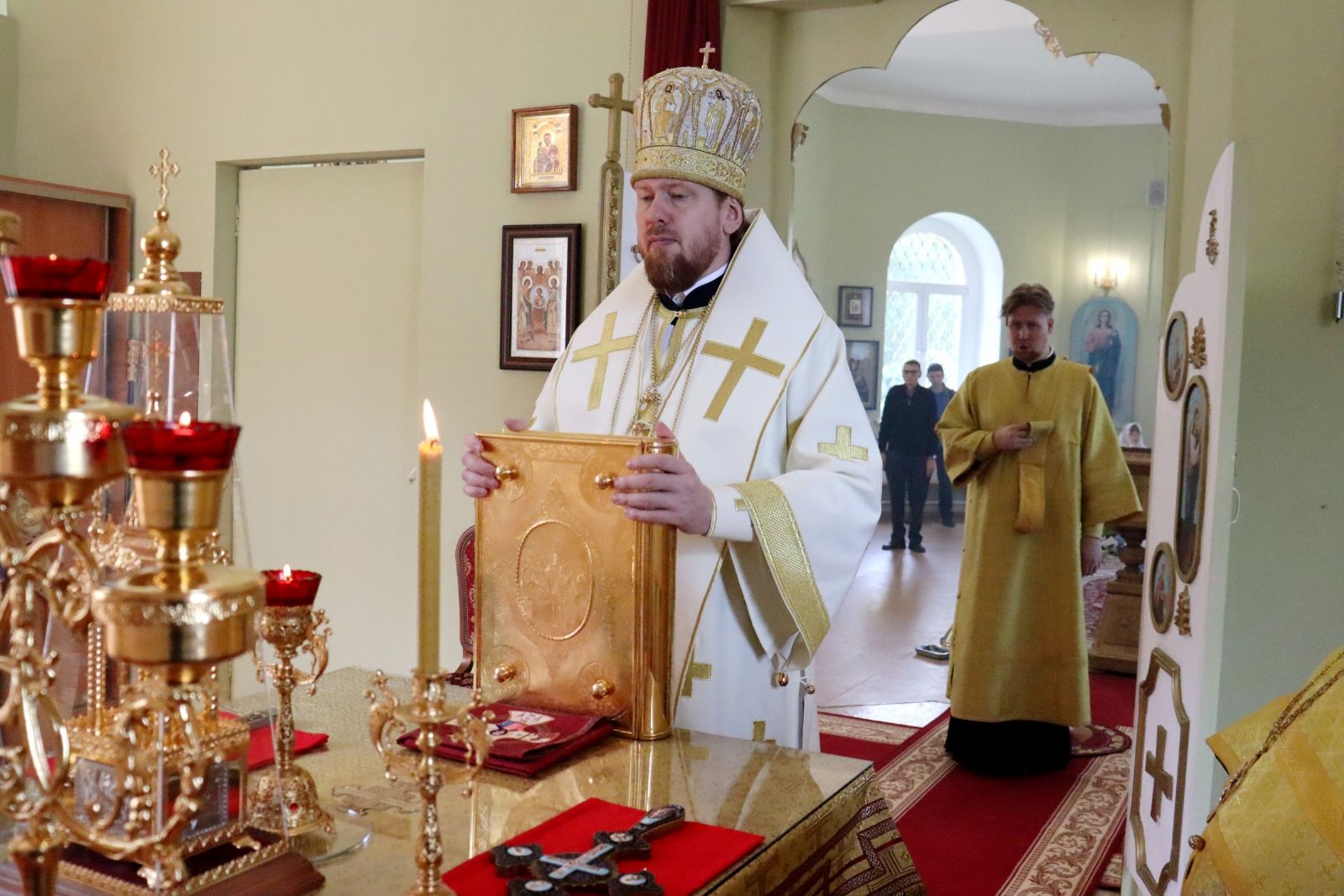 Глава Приморской митрополии совершил литургию в храме святого преподобного Тихона Калужского села Алексеевка