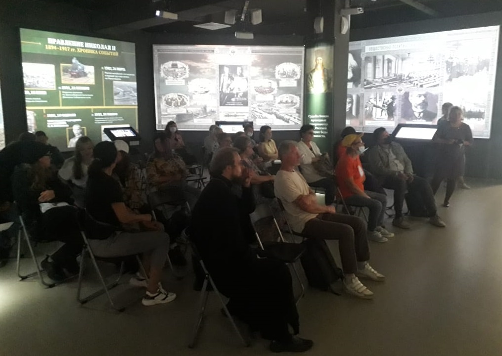 Группа студентов и преподавателей центра посетила лекцию в историческом парке