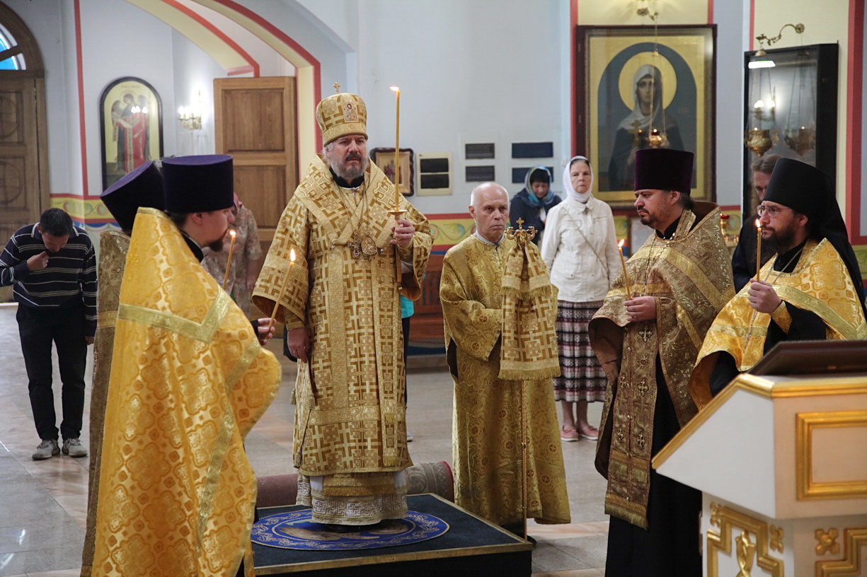 Епископ Николай возглавил всенощное бдение в Казанском соборе