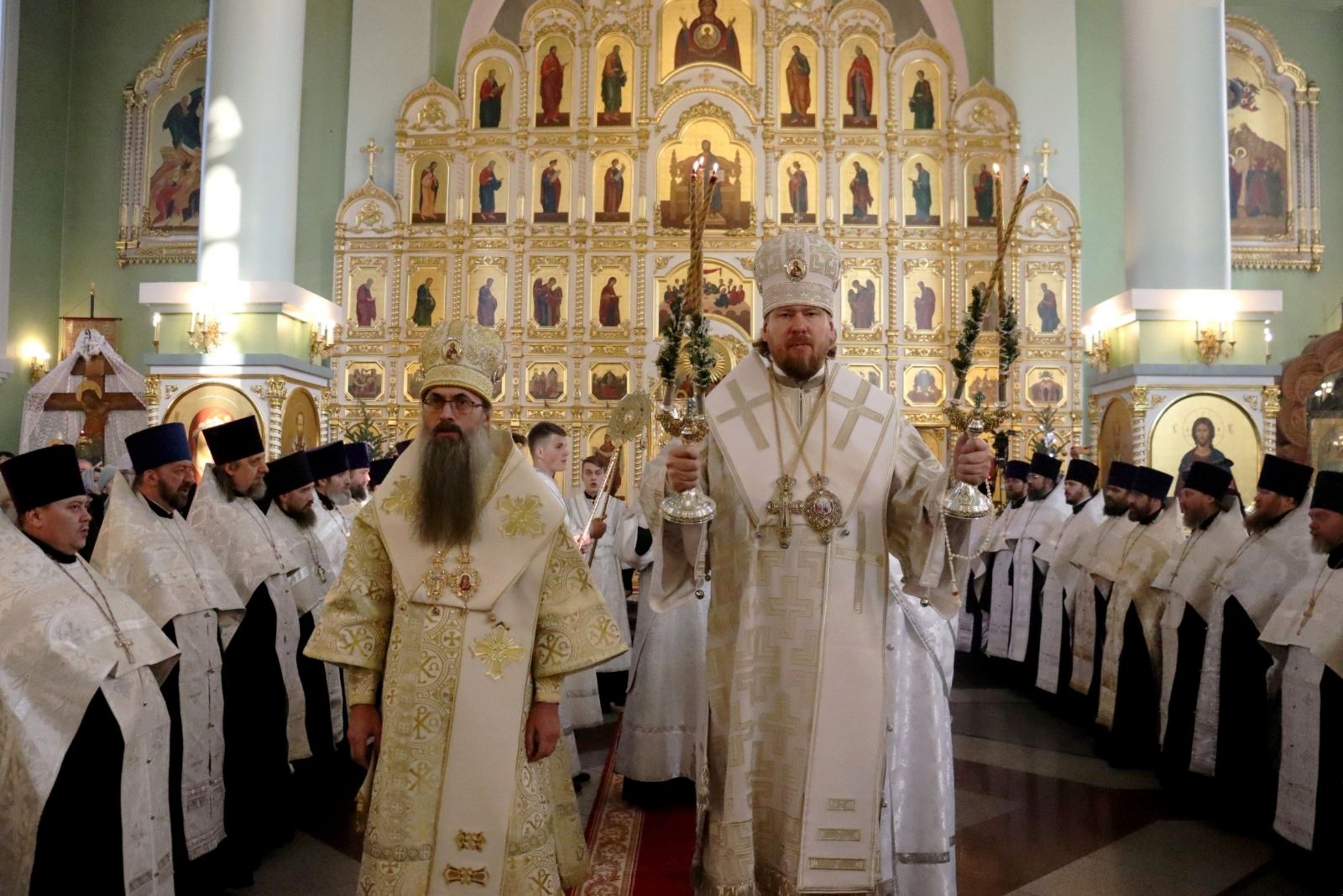 Глава Приморской митрополии совершил великую вечерню в Покровском соборе