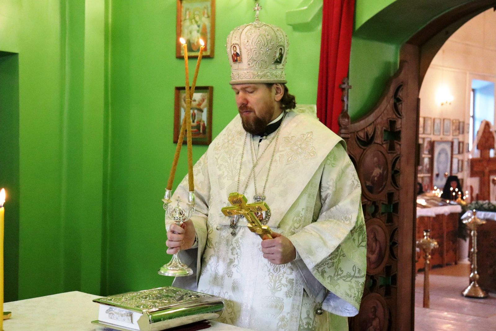 За Божественной литургией митрополит Владимир возвел в сан игумении настоятельницу Казанского монастыря
