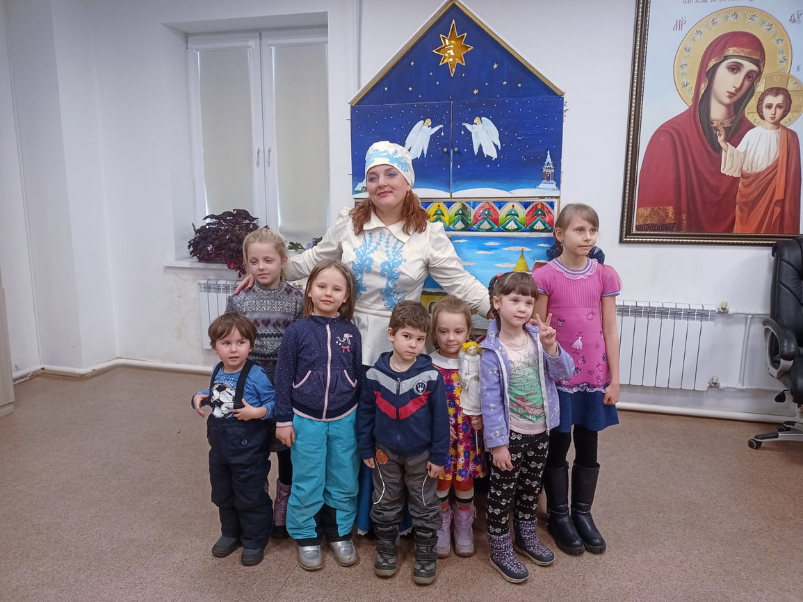 Детский кукольный спектакль "Рождественский Вертеп" прошел в актовом зале Управления Находкинской епархии.