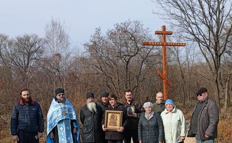 На въезде в село Глазовка освящен поклонный крест