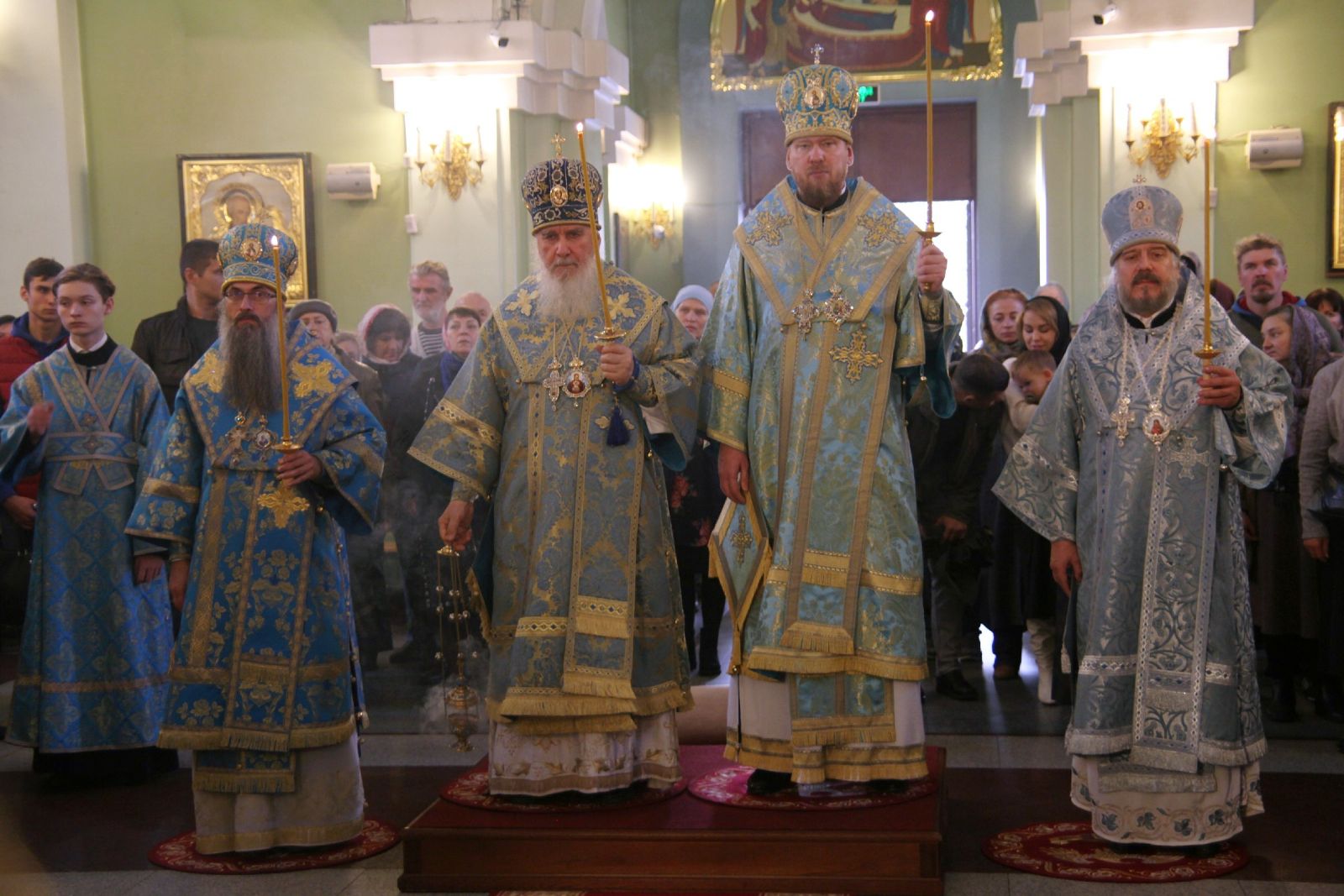 В канун праздника Покрова Пресвятой Богородицы сонм архипастырей совершили всенощное бдение в Покровском соборе