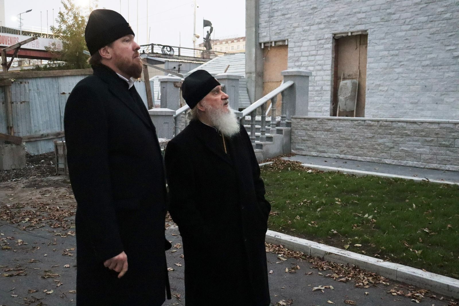 Митрополит Климент и митрополит Владимир посетили строящийся Спасо-Преображенский кафедральный собор