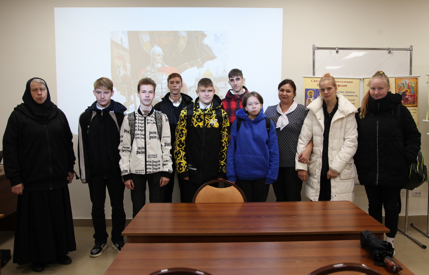 В рамках проекта «Российский патриотизм сквозь века» в Духовно-просветительском центре Арсеньевской епархии продолжаются кинолектории, посвященные 800-летию со дня рождения св. кн. Александра Невского (+ Фото)