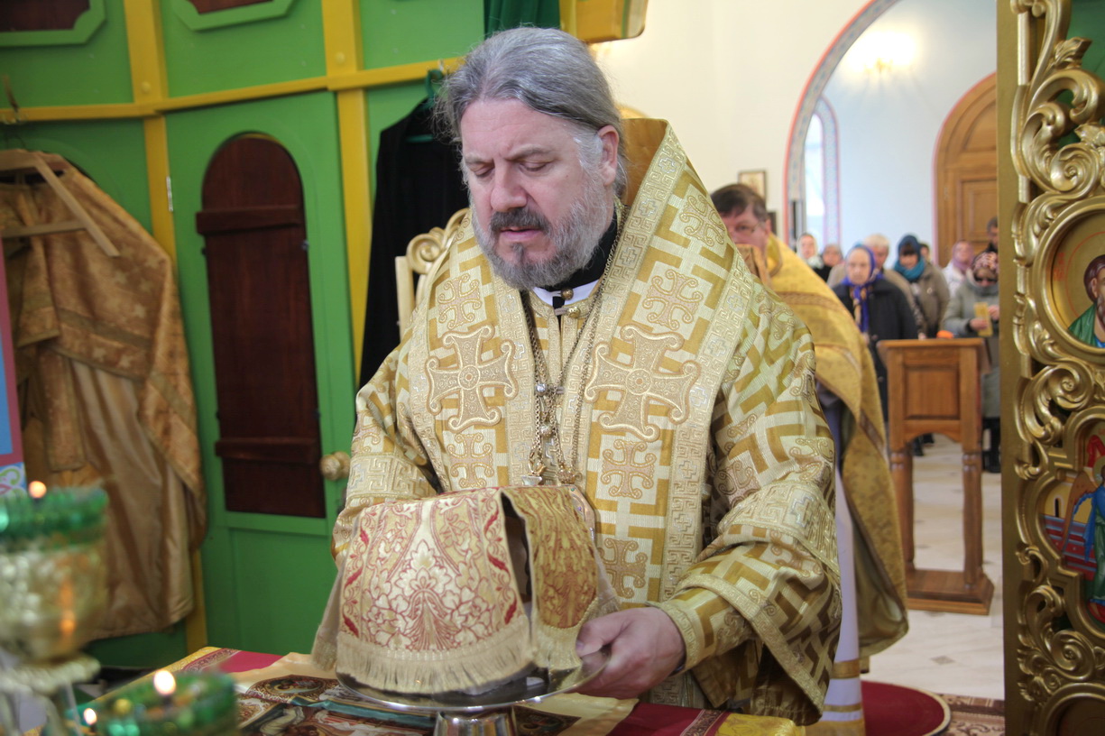 Епископ Николай совершил Божественную литургию в храме в честь преподобных Макария Египетского, Силуана Афонского и Онуфрия Великого г.Партизанска.