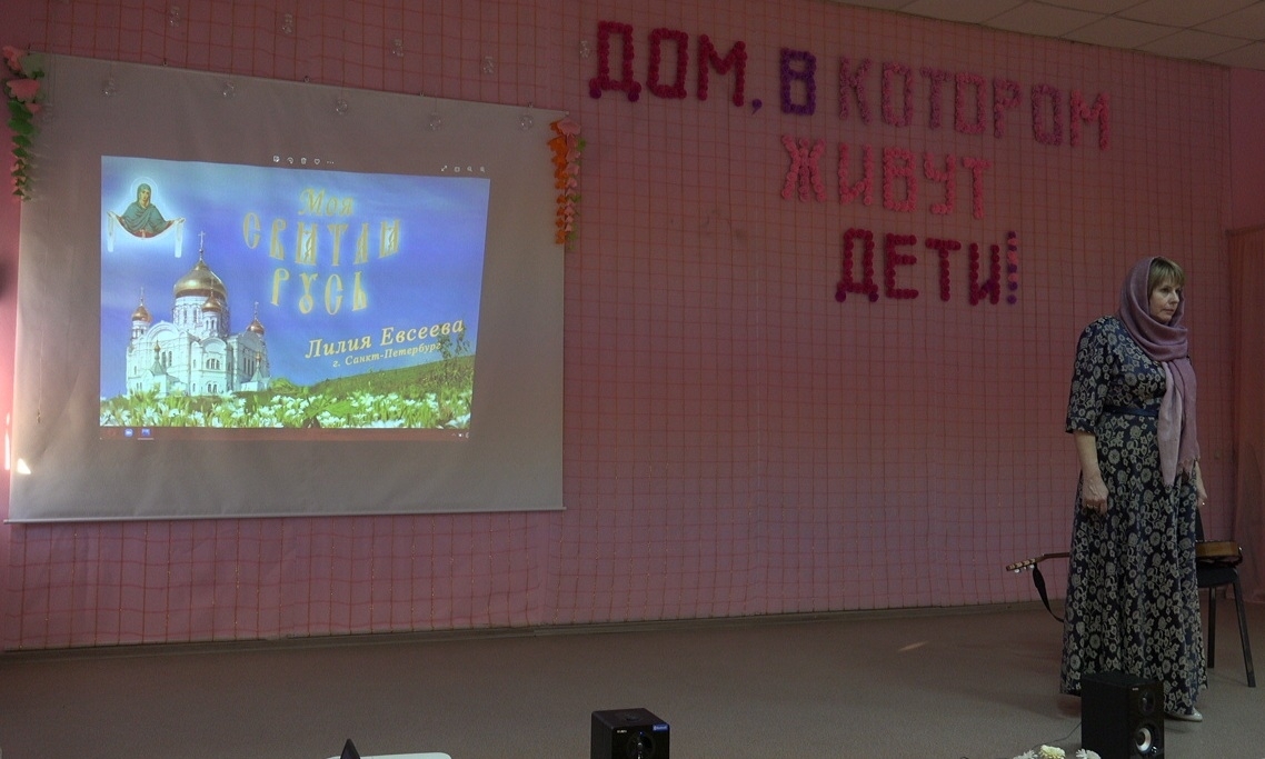 «Моя Святая Русь» – под таким названием православная певица из Санкт-Петербурга Лилия Евсеева совершила гастрольный тур по Арсеньевской епархии (+ Фото)