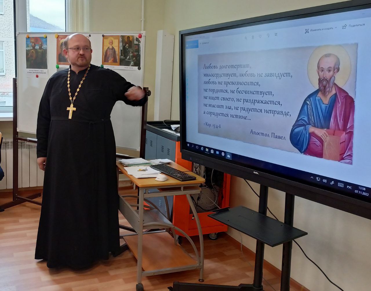 Духовенство Находкинской епархии ведет работу с учащимися в рамках цикла "Разговоры о важном".