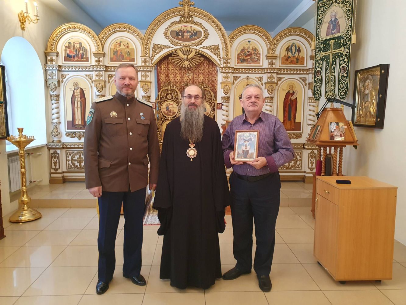 Епископ Иннокентий вручил епархиальную медаль главному редактору журнала «Приморский казачий вестник»
