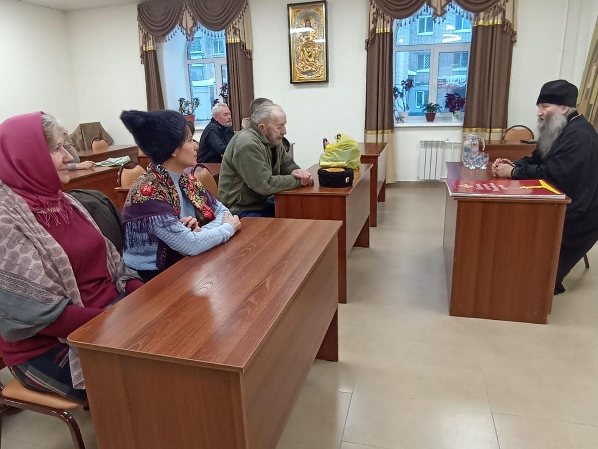 В Духовно-просветительском центре г. Арсеньева состоялась духовная беседа владыки Гурия с прихожанами