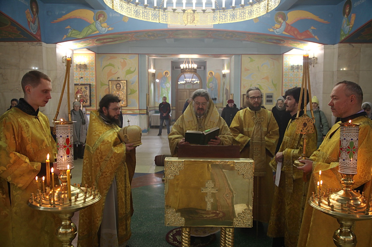 12 февраля, в день памяти Трех святителей, епископ Находкинский и Преображенский Николай совершил Божественную литургию в Казанском Кафедральном соборе г. Находки.