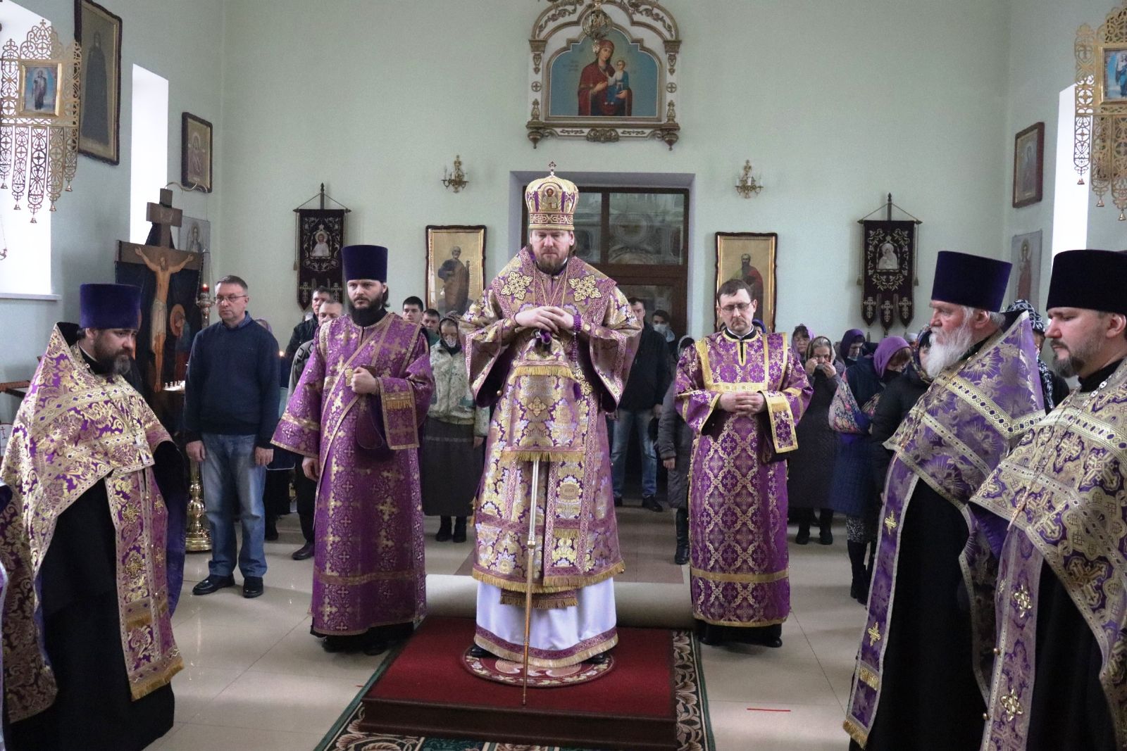 Митрополит Владимир совершил всенощное бдение в храме святителя Николая города Уссурийска