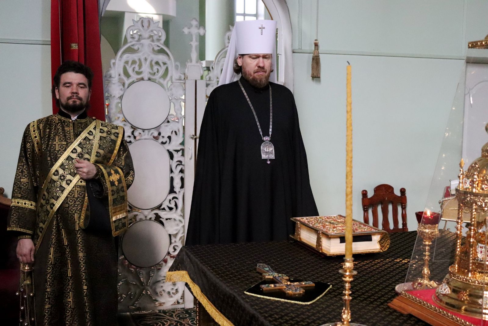 В понедельник первой седмицы Великого поста митрополит Владимир молился за богослужением в Покровском соборе