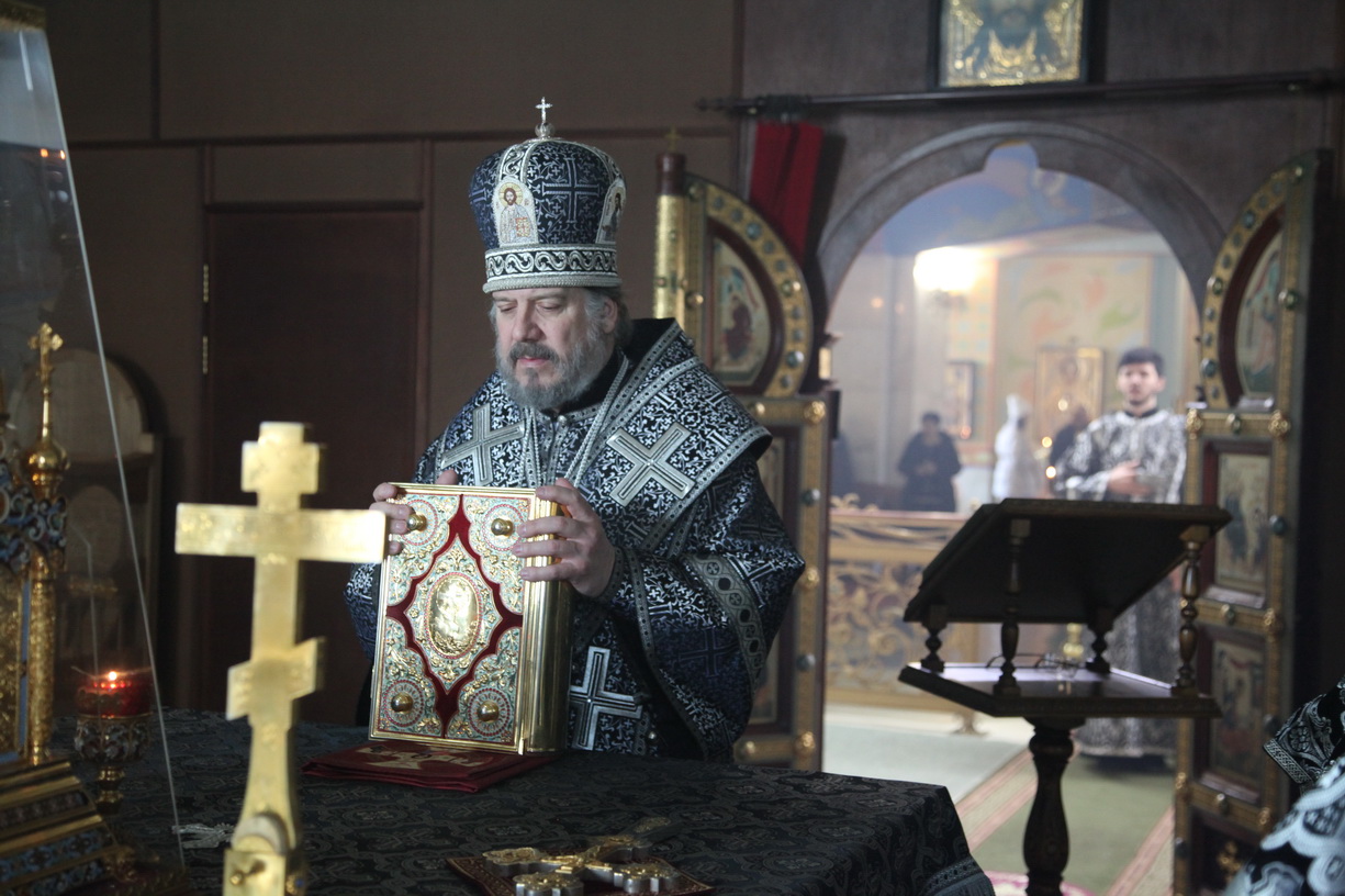 Епископ Николай совершил Литургию Преждеосвященных Даров.