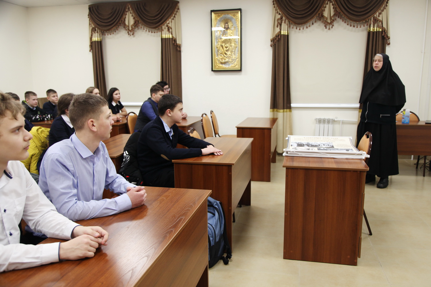 В Духовно-просветительском центре проходят кинолектории, посвященные 800-летию со дня рождения св. благ. кн. Александра Невского для учащихся школ города (+ Фото)