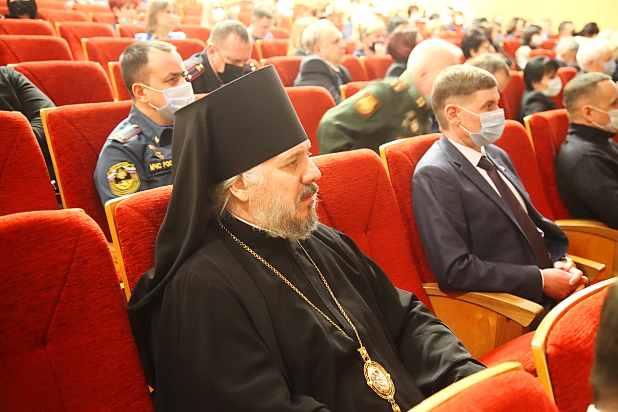 Епископ Николай принял участие в отчетном собрании главы Находкинского городского округа Тимура Магинского.