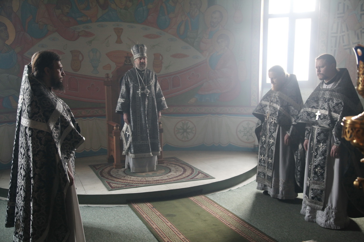В Великий понедельник епископ Николай совершил Литургию Преждеосвященных Даров.