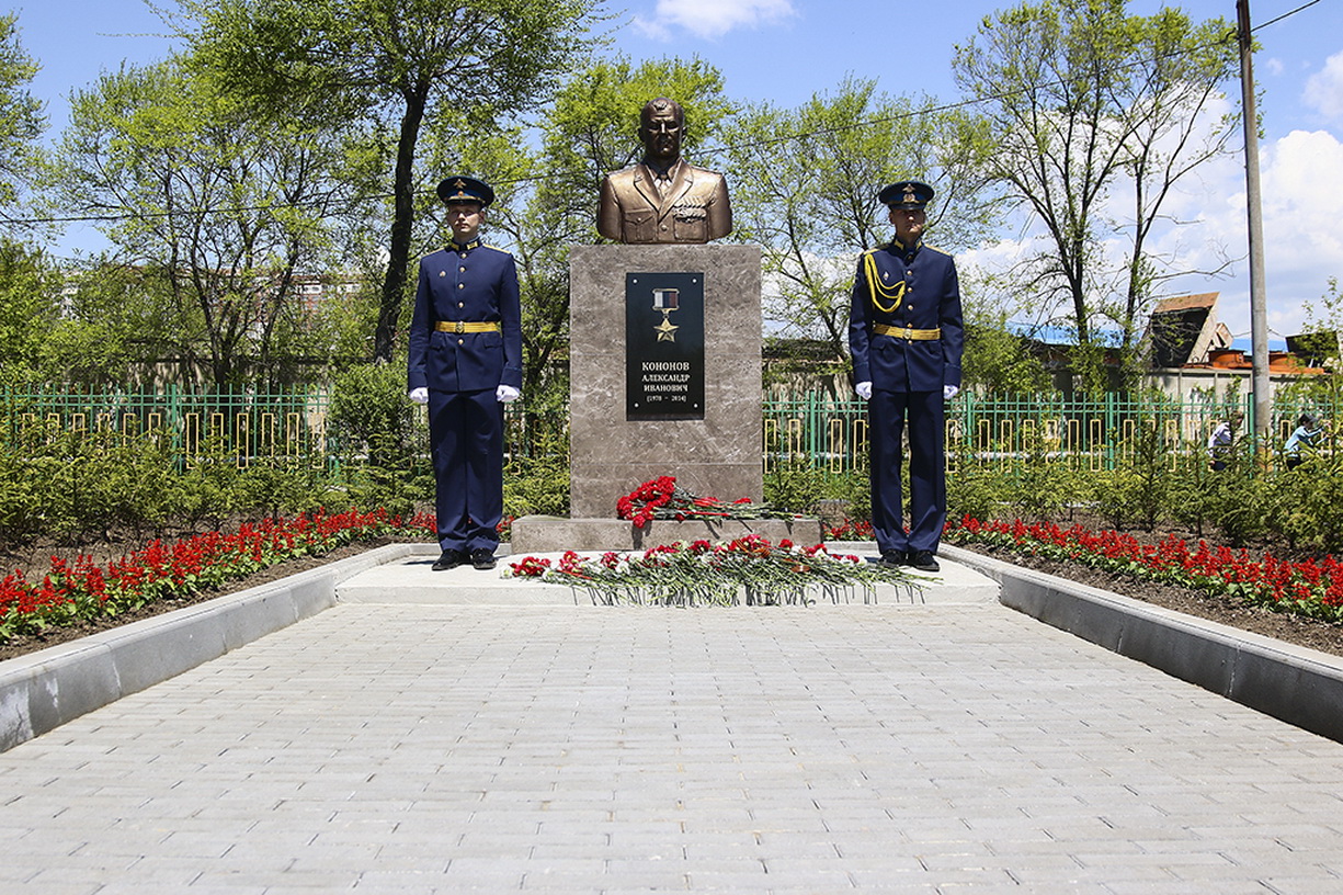 В Находке увековечили имя Героя Российской Федерации Александра Кононова.