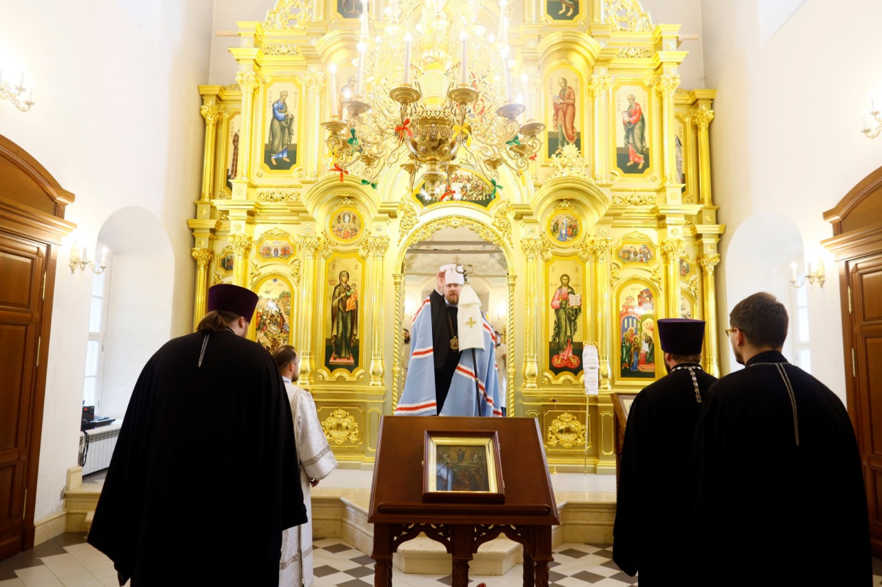 Глава Приморской митрополии возглавил всенощное бдение в Сретенском кафедральном соборе Скопинской епархии