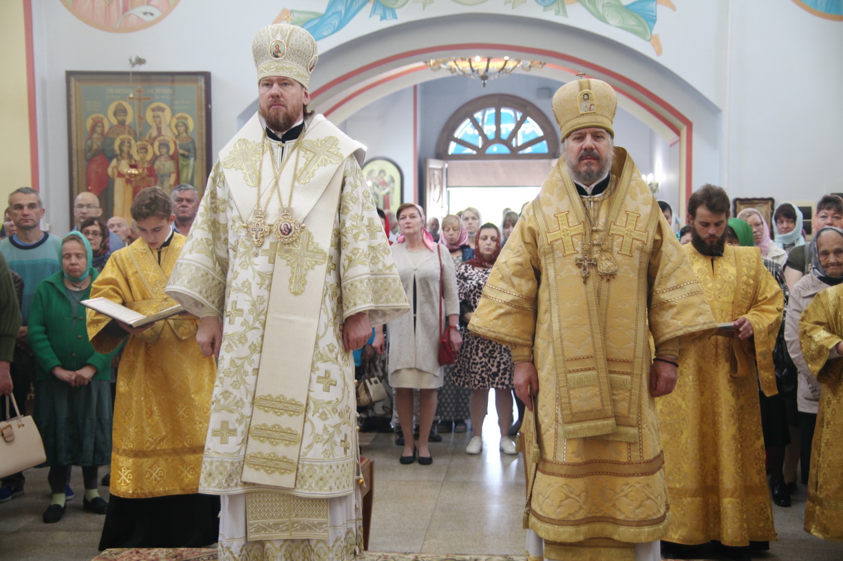 Глава Приморской митрополии возглавил Божественную литургию в Казанском кафедральном соборе города Находки в неделю Всех святых.
