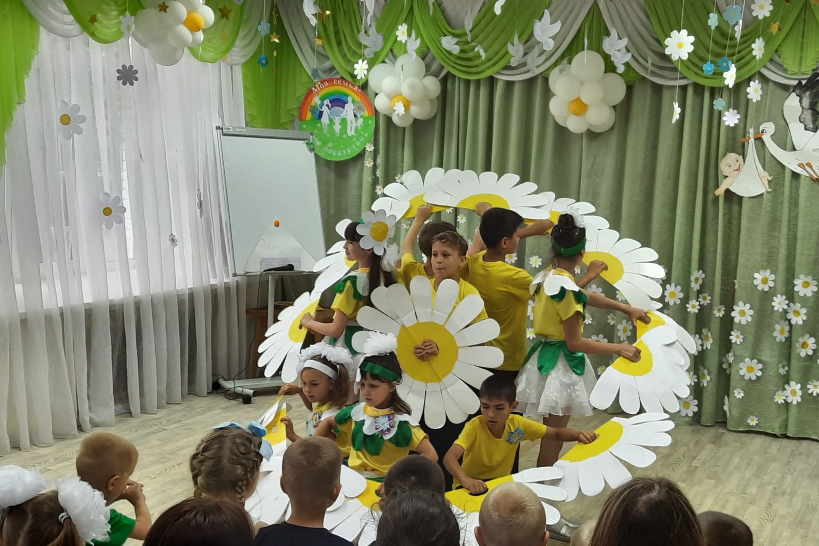 Педагоги и воспитанники воскресной школы Вознесенского храма приняли участие в праздновании Дня семьи