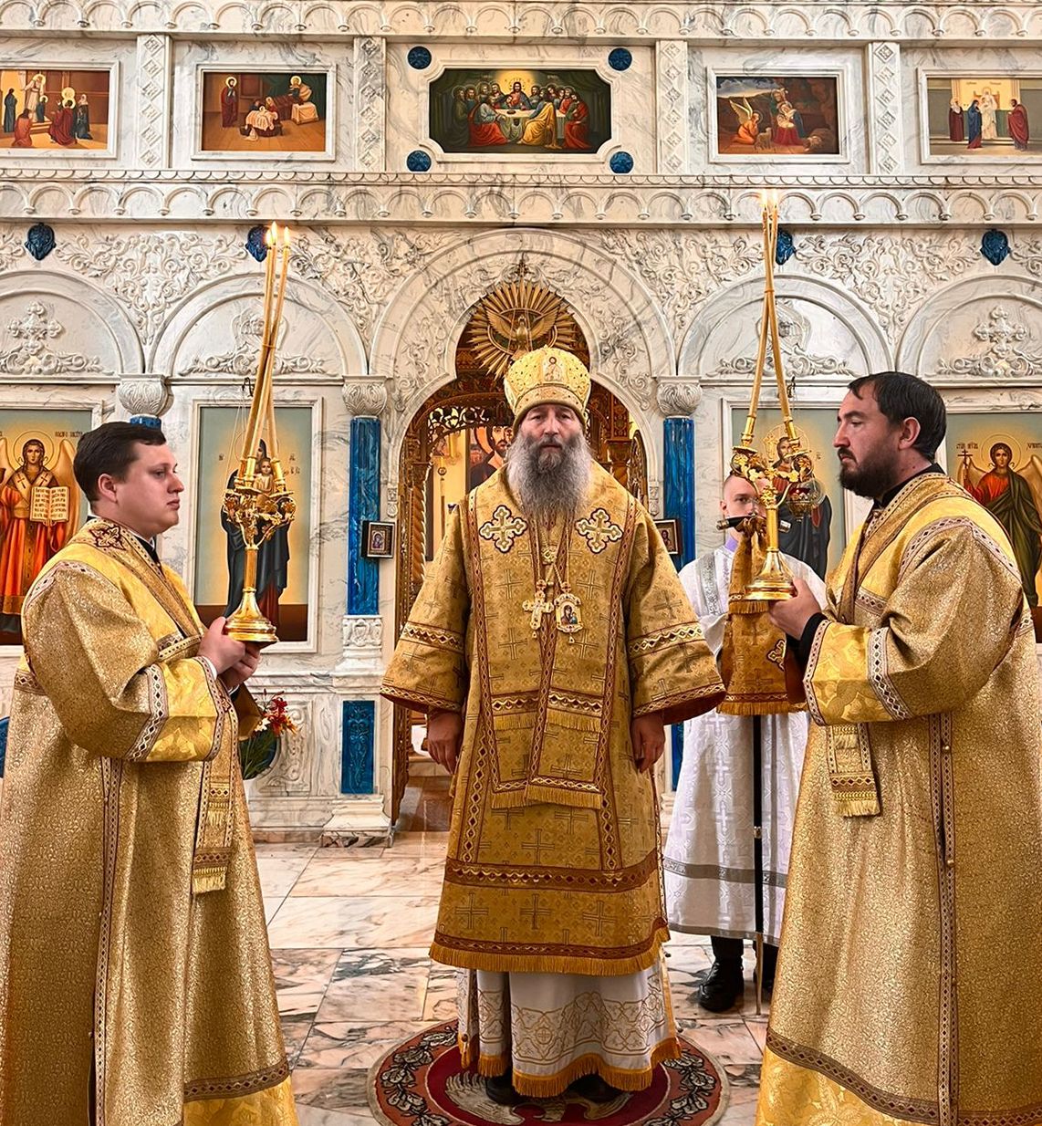 Архиерейская служба в день памяти апостолов Петра и Павла (+ Фото + Видео)