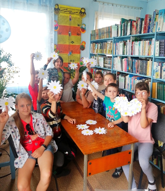 В библиотеке с. Верхняя Бреевка прошел познавательный час «Под покровом Петра и Февронии» для детей из летнего пришкольного лагеря (+ Фото)