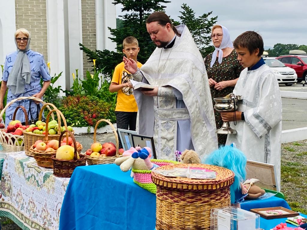 В Находке на территории Казанского собора прошла приходская Благотворительная ярмарка.