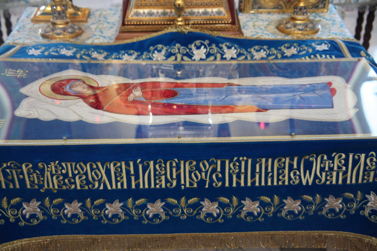 В канун праздника Успения епископ Николай возглавил всенощное бдение в Казанском соборе.