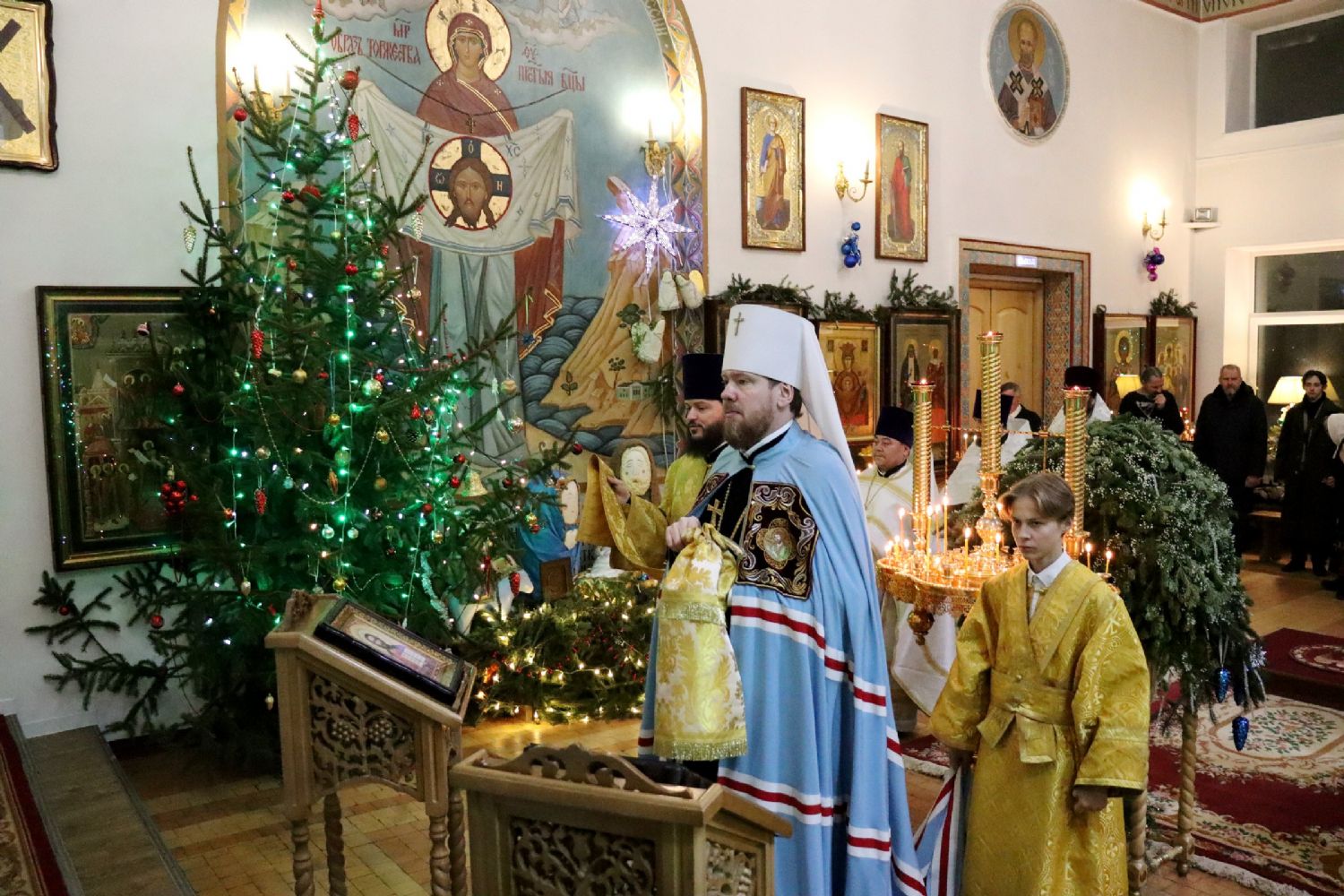 Митрополит Владимир возглавил Божественную литургию в храме Порт-Артурской иконы Пресвятой Богородицы