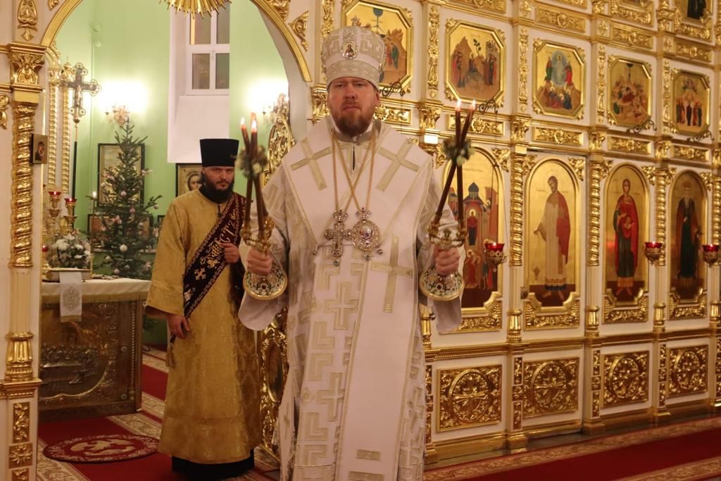 В праздник Рождества Христова митрополит Владимир совершил Божественную литургию в Покровском соборе