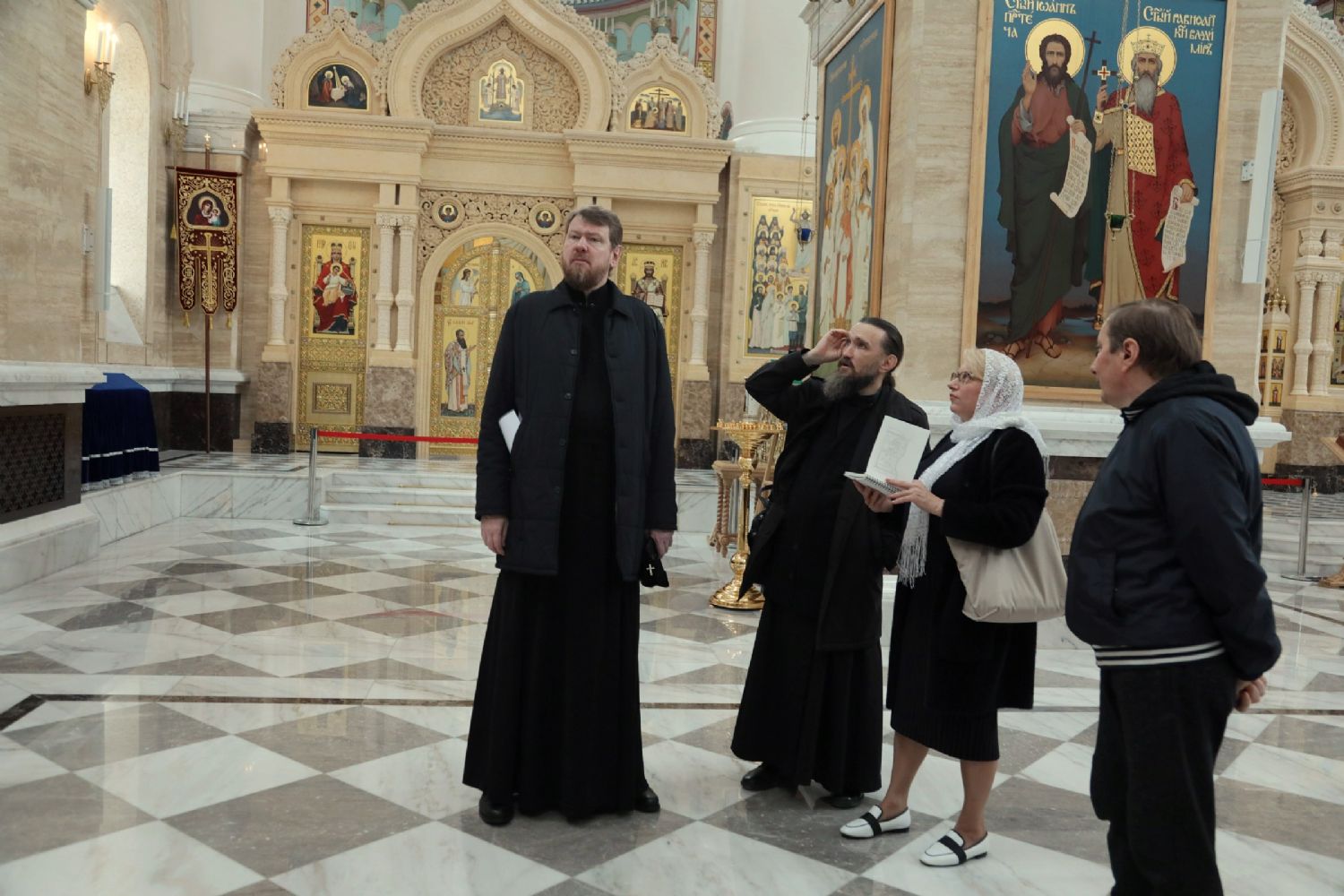 Митрополит Владимир возглавил совещание, посвященное росписи стен Спасо-Преображенского собора