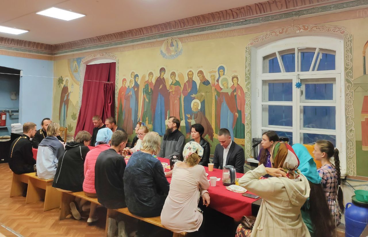 Встреча участников проекта "Библия за год" в духовно-просветительском центре Покровского собора