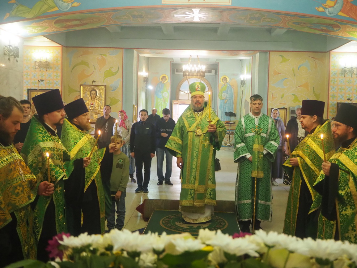 В канун дня памяти преподобного Сергия Радонежского в Казанском соборе прошло вечернее богослужение.