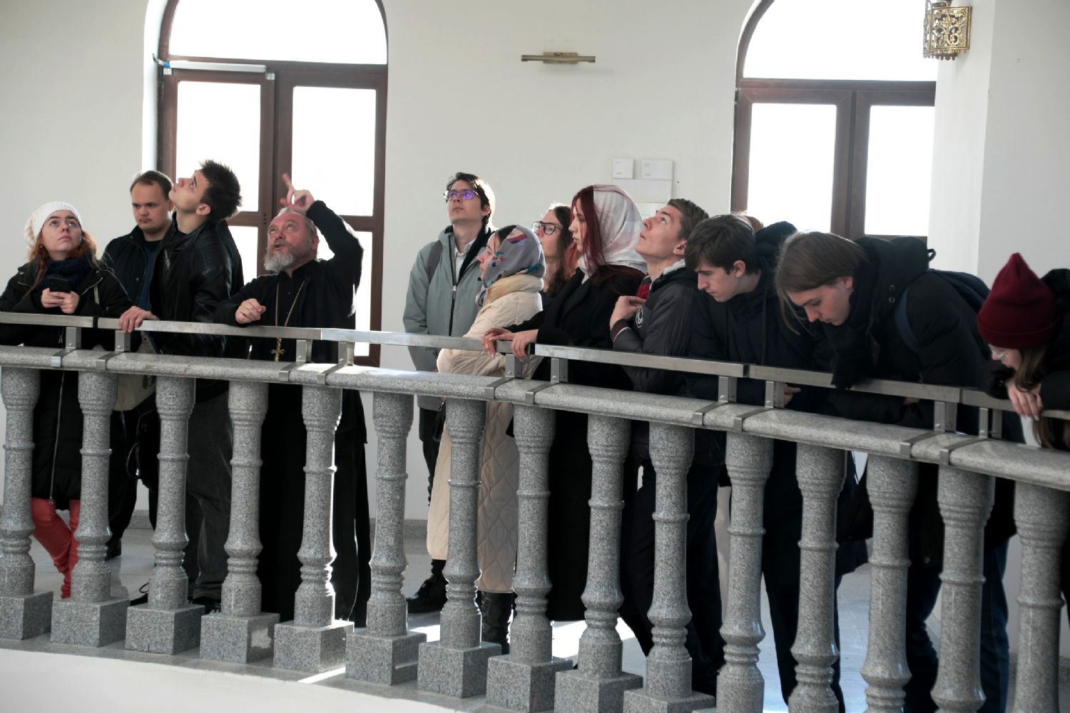 Студенты кафедры теологии ДВФУ побывали на экскурсии в Преображенском соборе