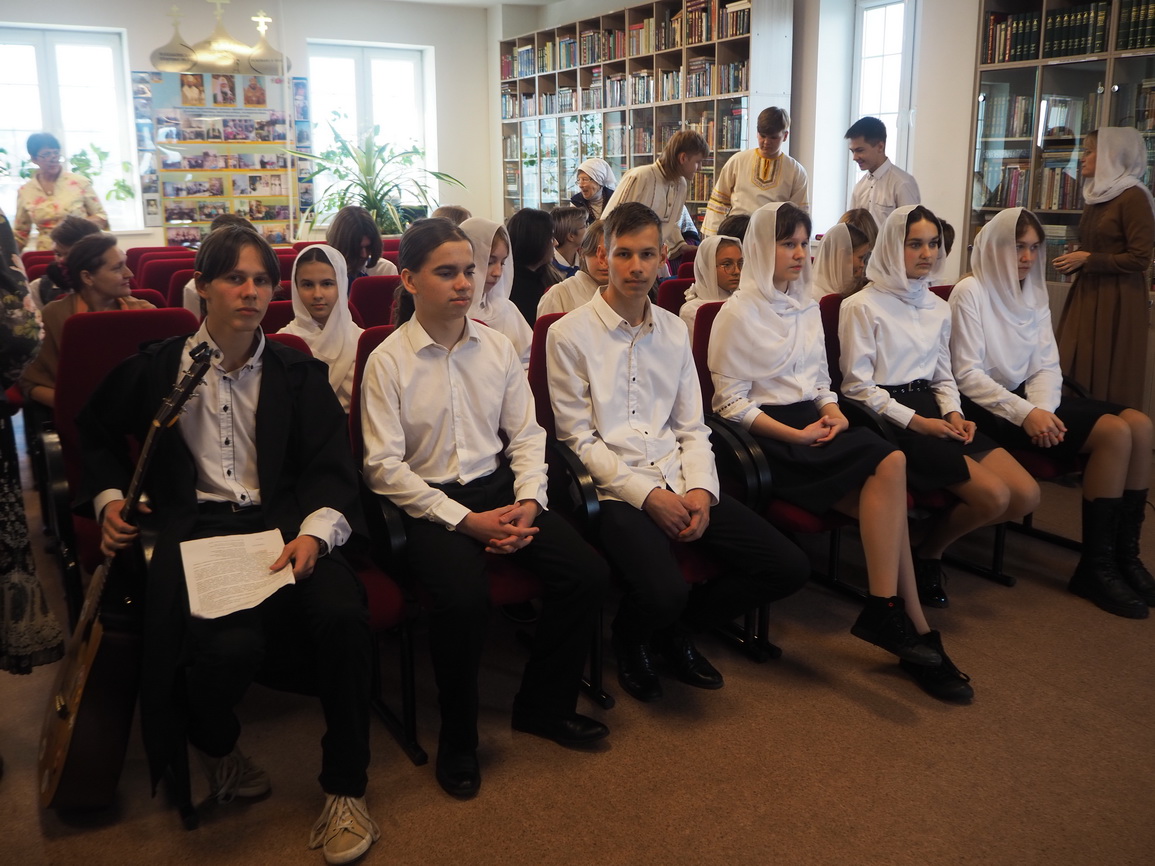 В Духовно-просветительском центре Управления Находкинской епархии прошёл Городской ученический форум «Православие и отечественная культура: потери и приобретения минувшего, образ будущего» .