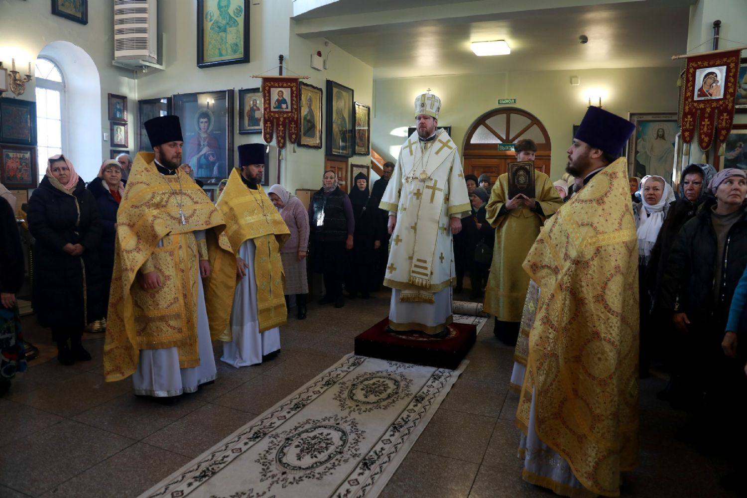 Глава Приморской митрополии совершил Божественную литургию в день празднования памяти святителя Николая Чудотворца
