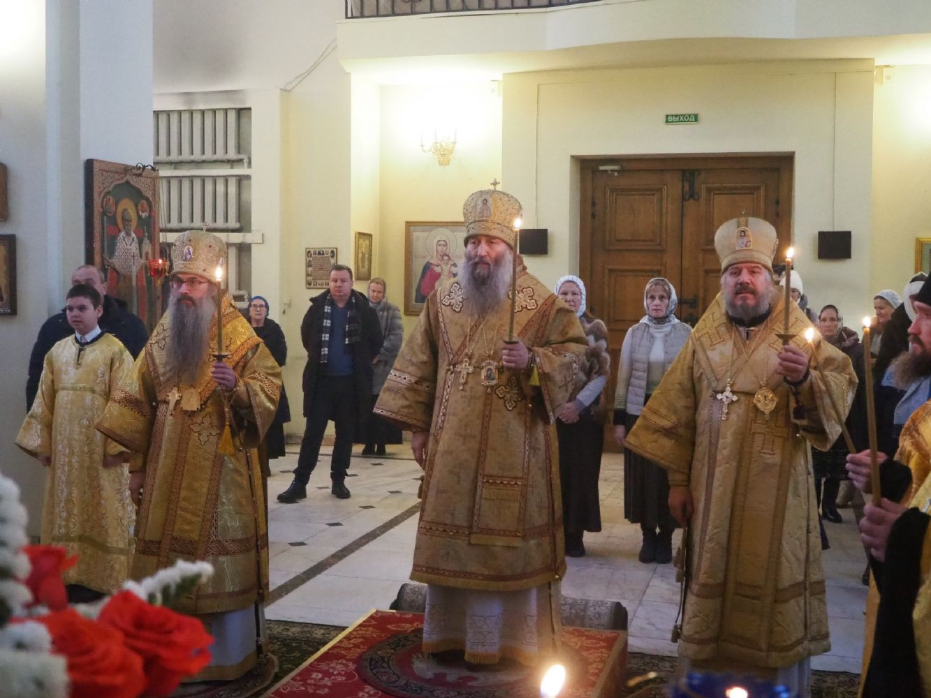 Сонм архипастырей совершил всенощное бдение в Благовещенском соборе Арсеньева