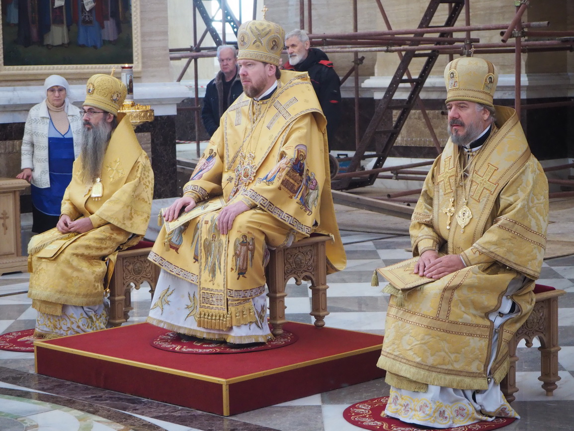 Глава Приморской митрополии совершил Божественную литургию в день очередной годовщины архиерейской хиротонии.